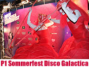  P1 feiert sein legendäres Sommerfest! Das Motto „DISCO GALACTICA“ feat. Stromae live